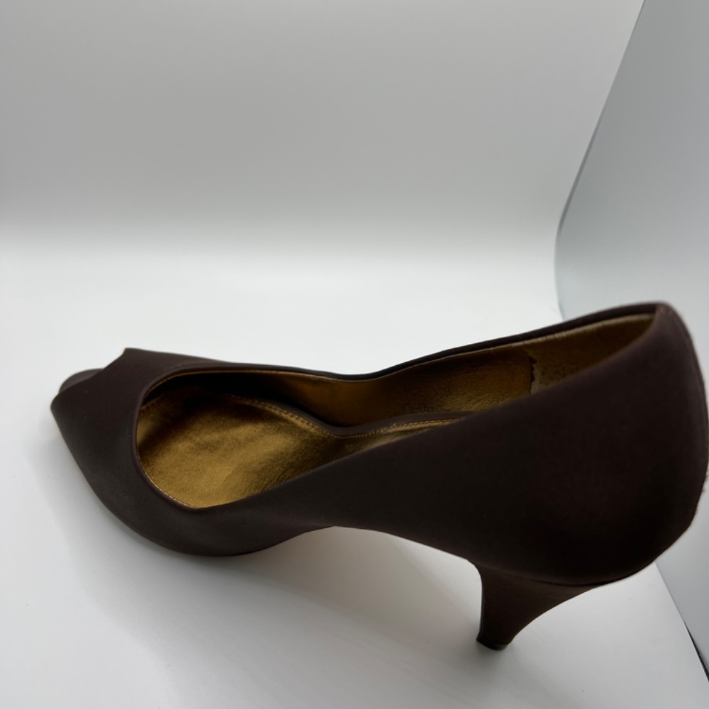 Nib Glint “Kailey” Chocolate Peep Toe Pump - image 5